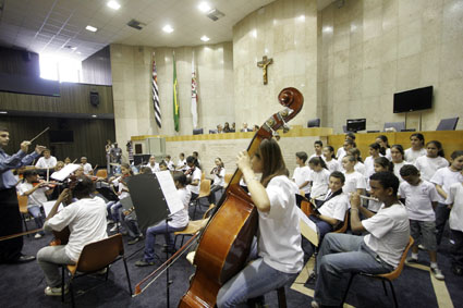 Comissão de Defesa da Criança e do Adolescente faz reunião para discutir balanço do ano